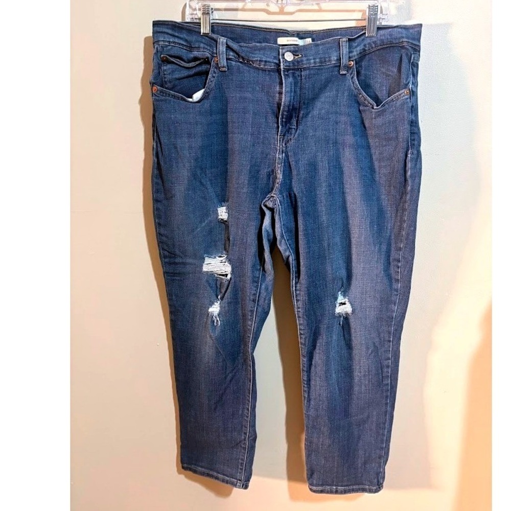 Levi's Boyfriend Jeans Distressed Medium Wash Size 34‎